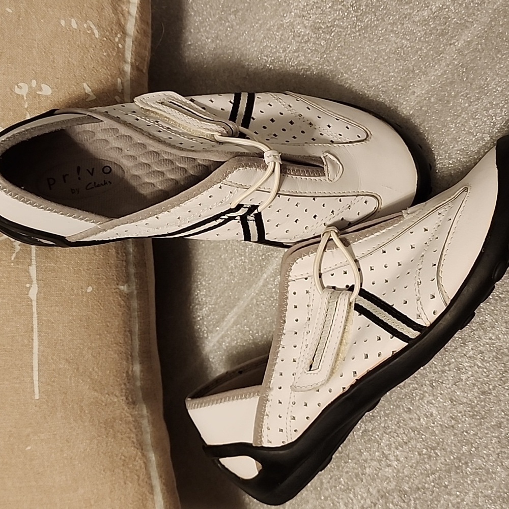 Clarks Privo White and Black Slip-On Shoes 79171 Women's Ladies size 7.5